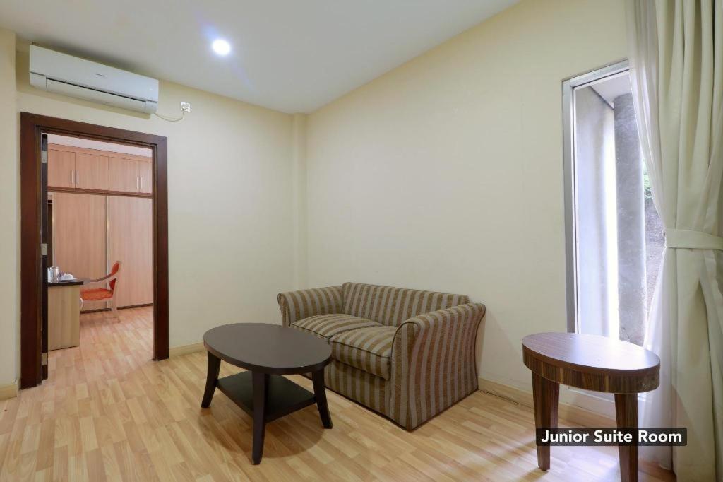Mutiara Suites Jakarta Exterior foto